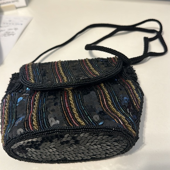 🎉 Host Pick- Stunning, Small Sequin & Beads Evening Bag 🎉 - Picture 4 of 4